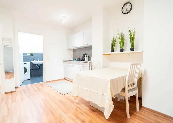 Gemuetliches Naehe Bahnhof Und Hochschule *